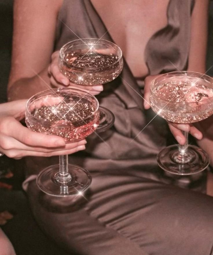 More Than a Welcome: Come le Hostess Influenzano la Tua Esperienza nei Night Club