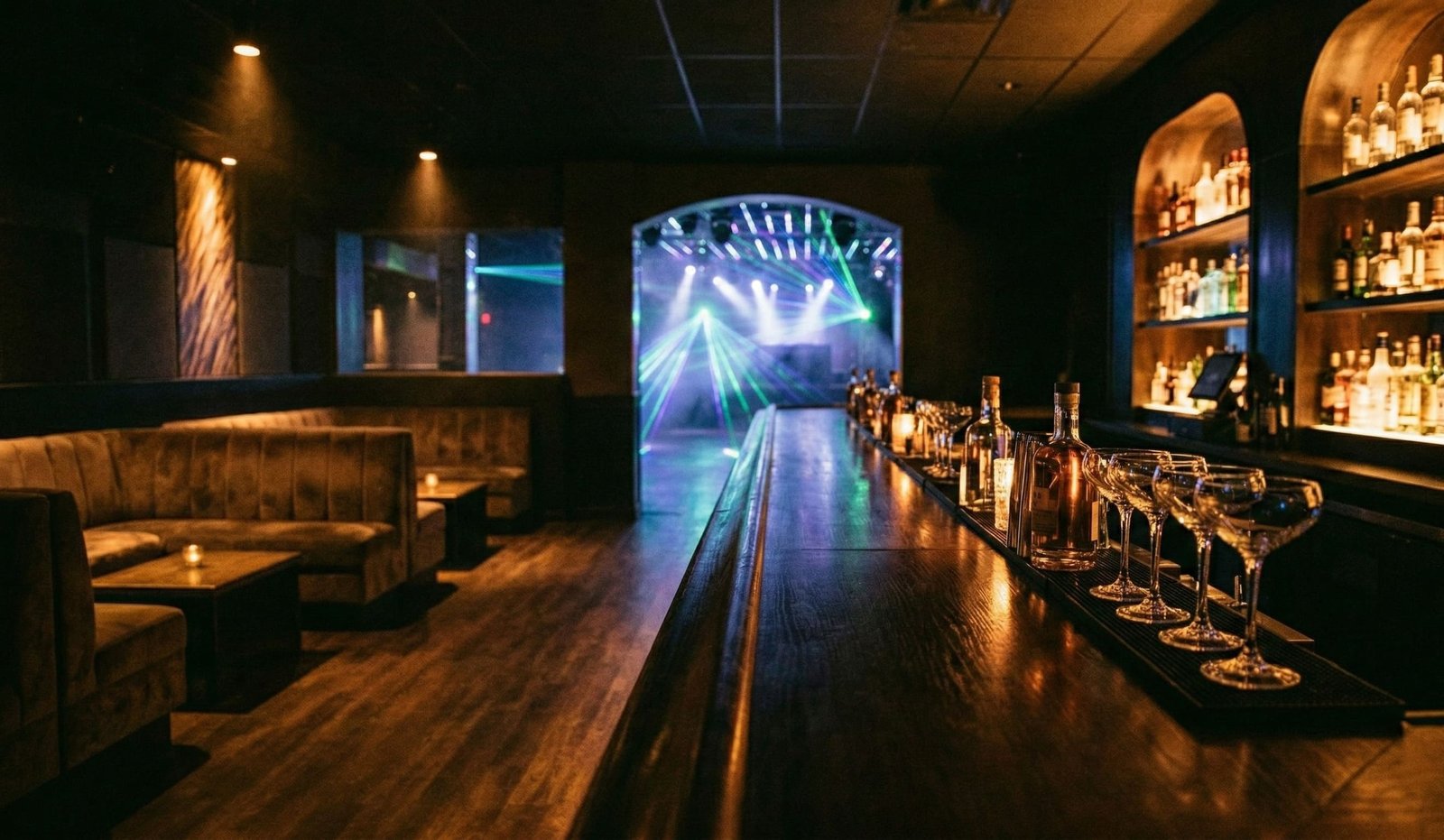 Come Distinguersi come Hostess in un Club